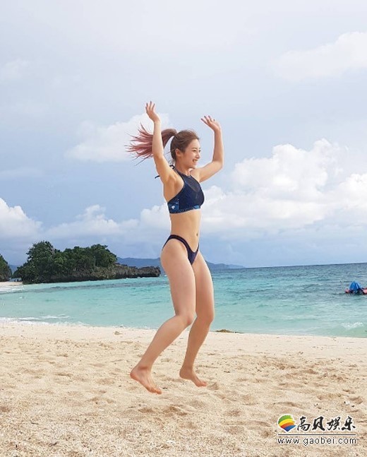 韩国美女健身教练晒泳装照    常年运动练就的完美身材