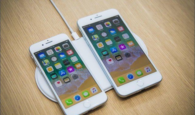 旧款苹果Apple Watch，不支持使用AirPower无线充电垫充电