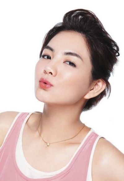 Ella微博晒照片，并且配文：孩子啊！这真的是一个很棒的旅程