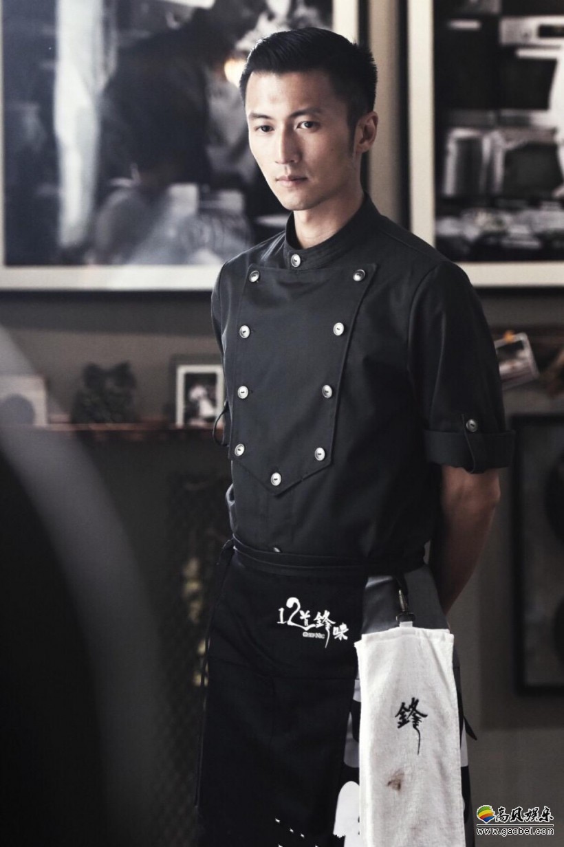 谢霆锋现身某品牌门店，为隆重上市的“星厨系列”分享制作趣事
