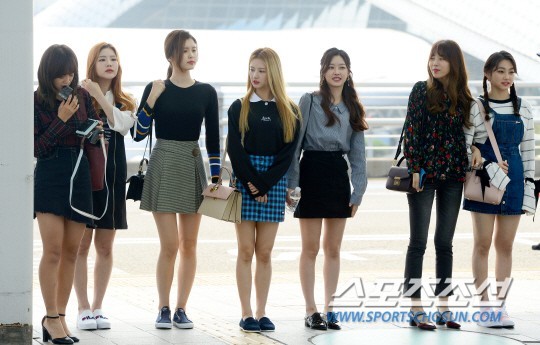 女团gugudan为出席粉丝见面会  飞往了新加坡