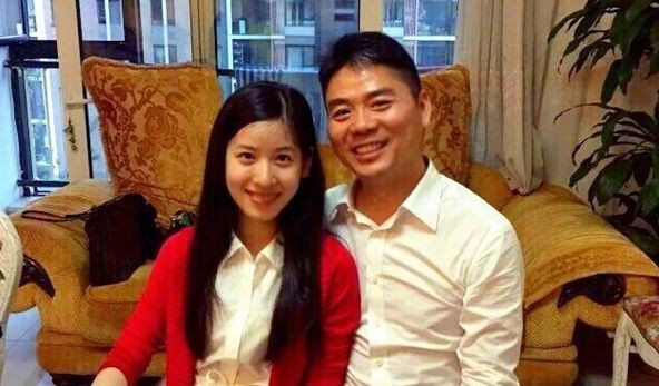 “奶茶妹妹”章泽天，Instagram分享她和刘强东泛舟湖上的画面