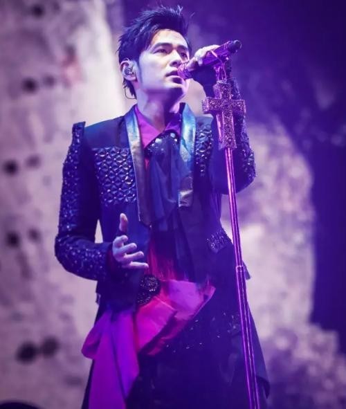 周杰伦台北举行演唱会，安以轩夫妇、大S夫妇，到场观看助阵