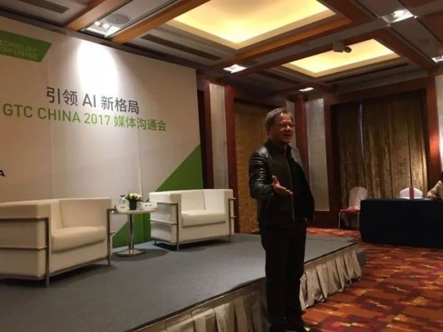 Nvidia黄仁勋，GTC China硬怼Intel：“摩尔定律已经终结”