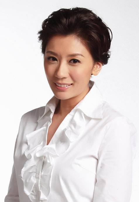 贾静雯大女儿梧桐妹已经12岁，今年小学毕业，趁着中秋假期回家
