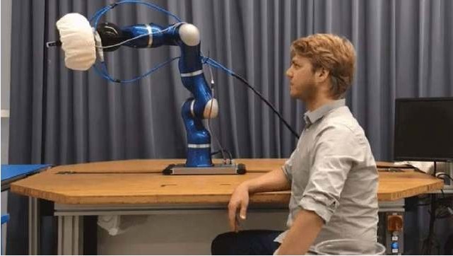 科学家研发新型气囊:尽可能避免机器人伤害到人类 科学家研发新型气囊:尽可能避免机器人伤害到人类