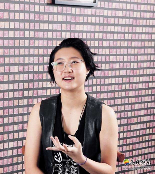 吴卓林公开出柜，香港娱记赶到她与Andi位于北角的“爱巢”守候