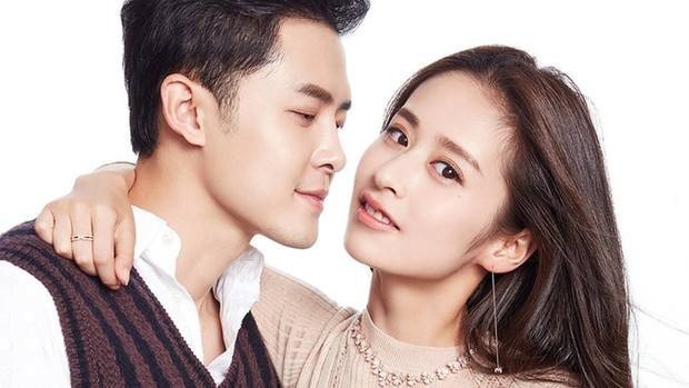 付辛博颖儿录制湖南卫视中秋晚会：台上深情对唱，台下挽手对视