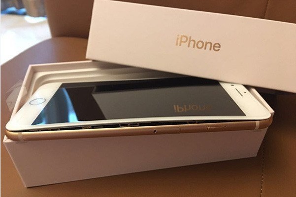 iPhone 8 Plus充电中机身开裂:苹果回应正在了解情况 iPhone 8 Plus充电中机身开裂:苹果回应正在了解情况