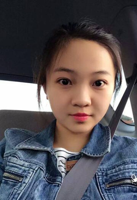 上大学后的林妙可更漂亮了，颜值直线飙升，还担任学校晚会领舞