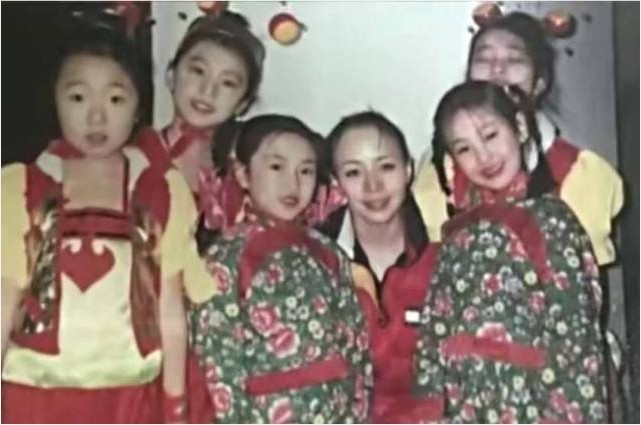 网友爆料：时隔多年后，郑爽和宋丹丹在某节目中，再度同台演出