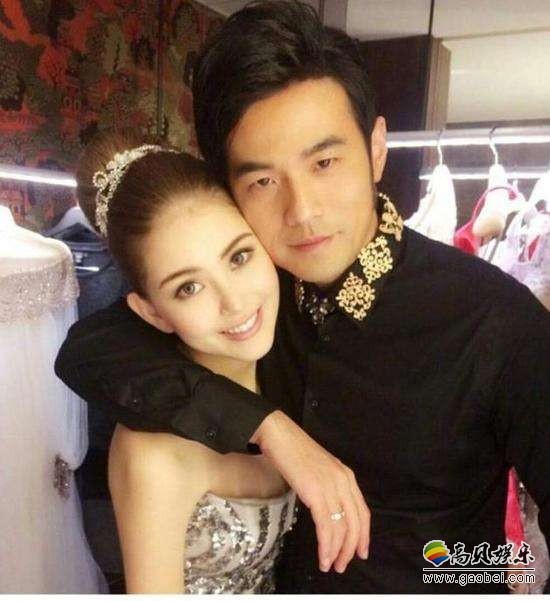 周杰伦温哥华陪老婆昆凌：拍摄新片《摩天大楼》与巨石强森合作