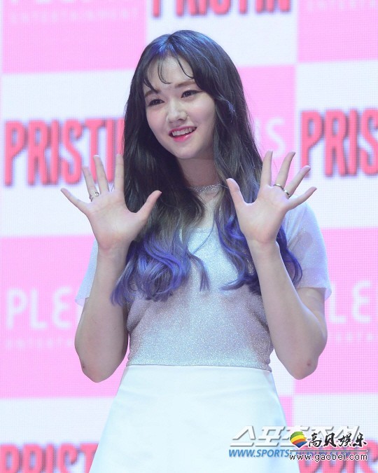 女团PRISTIN官方fancafe发文表示成员Kyla因健康问题将暂停活动