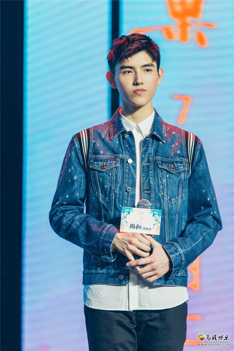 陈凯歌儿子陈飞宇，微博晒出六张自拍，小帅哥谜之撞脸吴亦凡