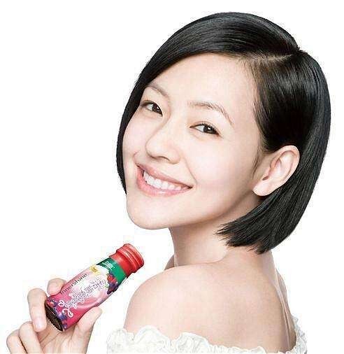 小S和婆婆黄秀真相处不错，她嘴甜讨喜、懂得投其所好、贴心送礼