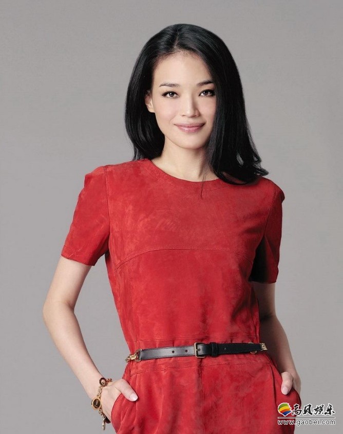舒淇晒出与张震女儿源宝玩耍合照：两个人十分亲密，好似姐妹俩