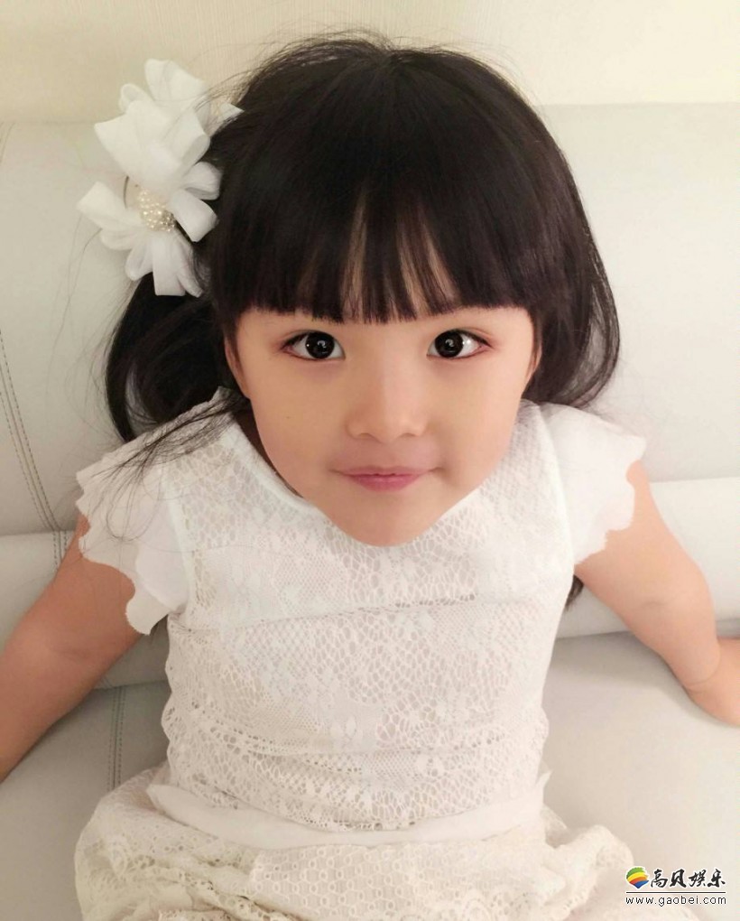 李湘微博晒照，为女儿王诗龄庆生：亲爱的宝贝，又长大了一岁！