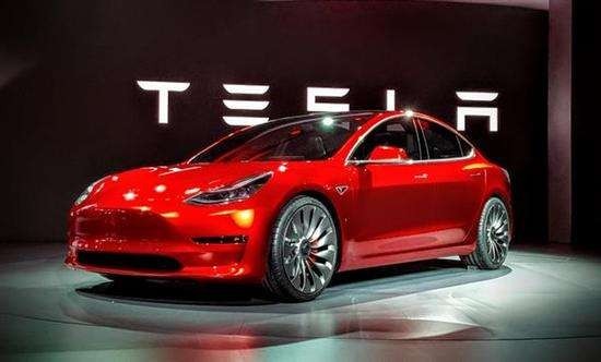 特斯拉Model 3，目前产量还非常有限，但预订量超过45万辆