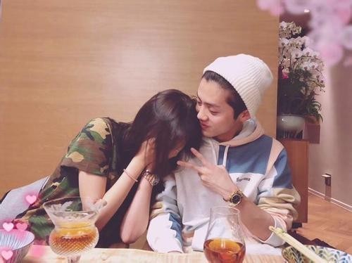 鹿晗＆关晓彤片场花絮照曝光：鹿晗眼睛一直都没离开过关晓彤