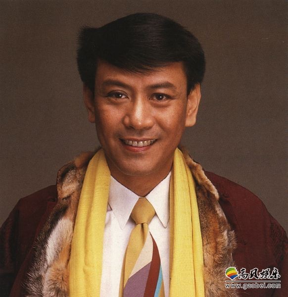 罗文逝世15周年，他的爱徒容祖儿，社交网站上传师徒合照