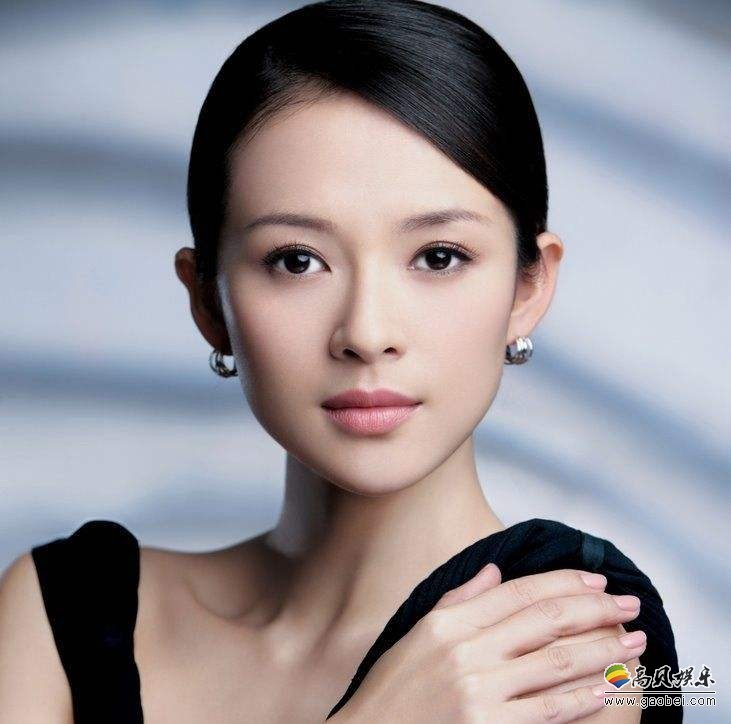 网友飞机偶遇章子怡和女儿：醒醒在妈妈怀中颜值超高，特别可爱