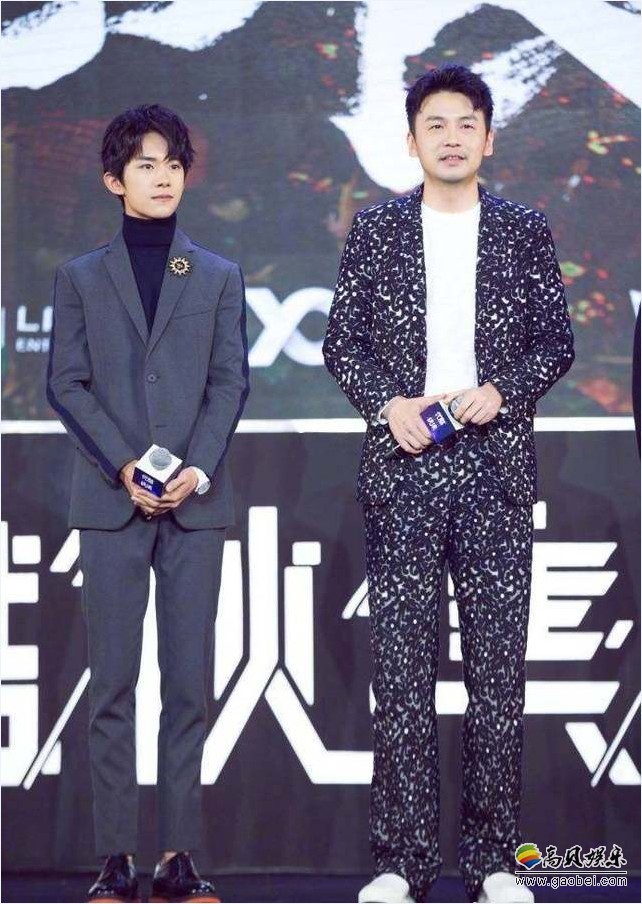 易烊千玺与雷佳同框：表情神同步“突然兴奋＆突然失落”