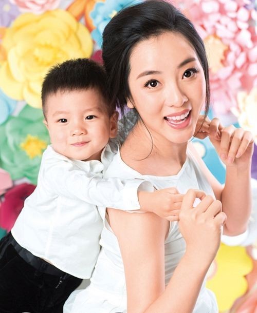 李思思微博曝光和儿子元宝生活日常：温馨幸福，令人羡慕