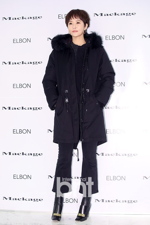 金宣儿、歌手具荷拉出席了某品牌活动   演绎大气秋冬风