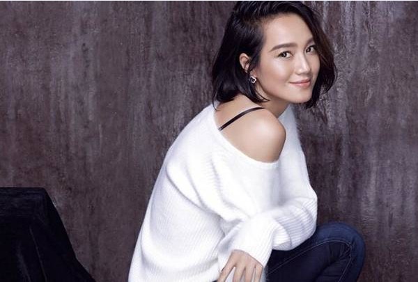 朱丹产后软肋骨发炎，怀抱宝宝自曝心路历程