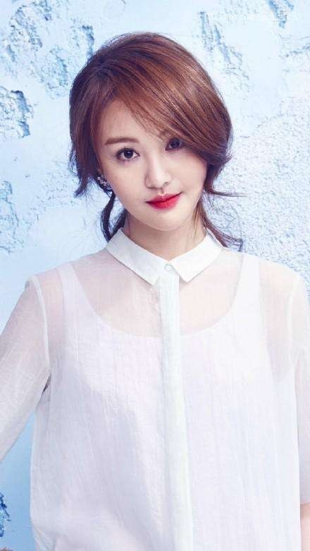 网友上海外滩某咖啡店偶遇郑爽：真人版比电视上要漂亮许多