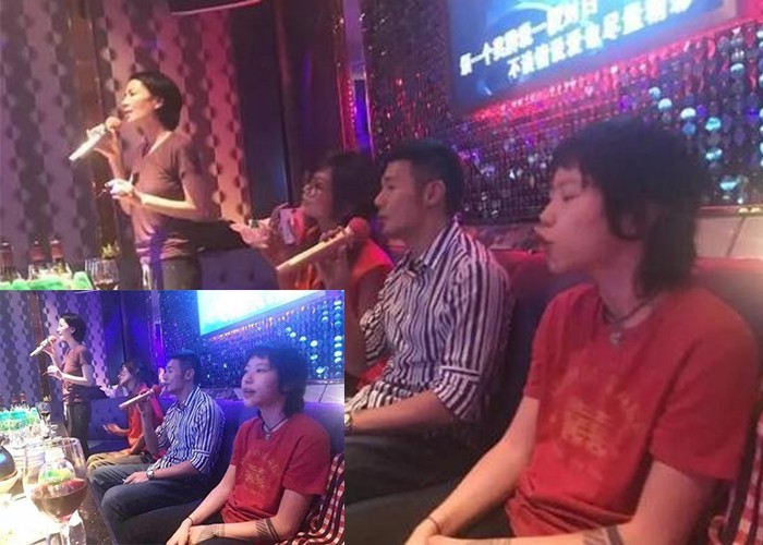 明星也爱KTV！谢霆锋唱K姿势豪放，王菲赵薇亲密搂抱