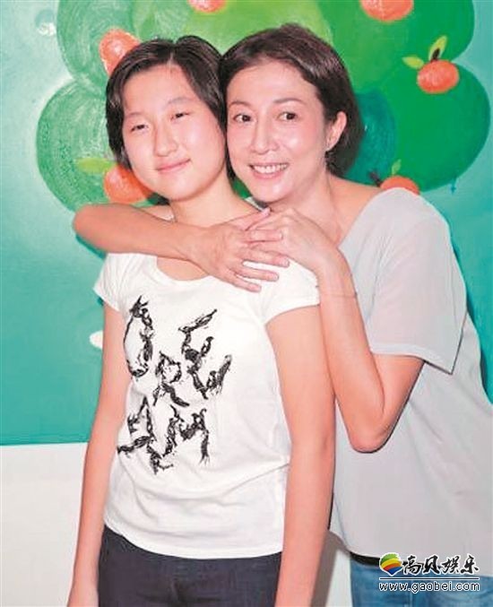 吴绮莉微博晒小龙女童年照，感慨“成长的弯路无法代替”