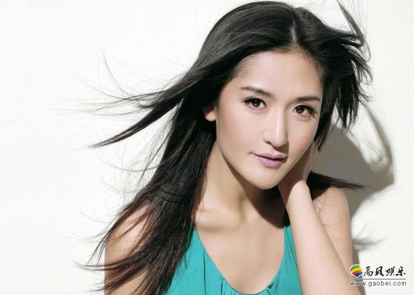 谢娜挺孕肚为母校25周年庆典送祝福，上学时表演视频曝光