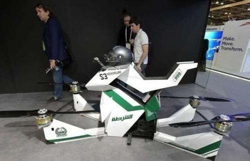 迪拜警方展示：机器警察、智能摩托车和飞行摩托车