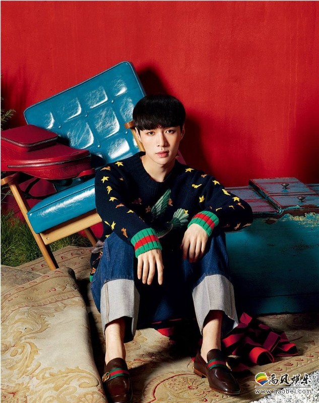 张艺兴庆祝首张专辑发行1周年:卷毛自拍,呆萌可爱 张艺兴庆祝首张专辑发行1周年:卷毛自拍,呆萌可爱