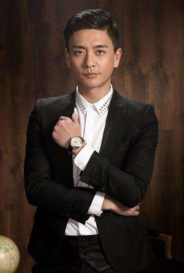 翟天临晒照：躺黄宗泽怀中，一脸娇羞惹欧阳靖“嫌弃”