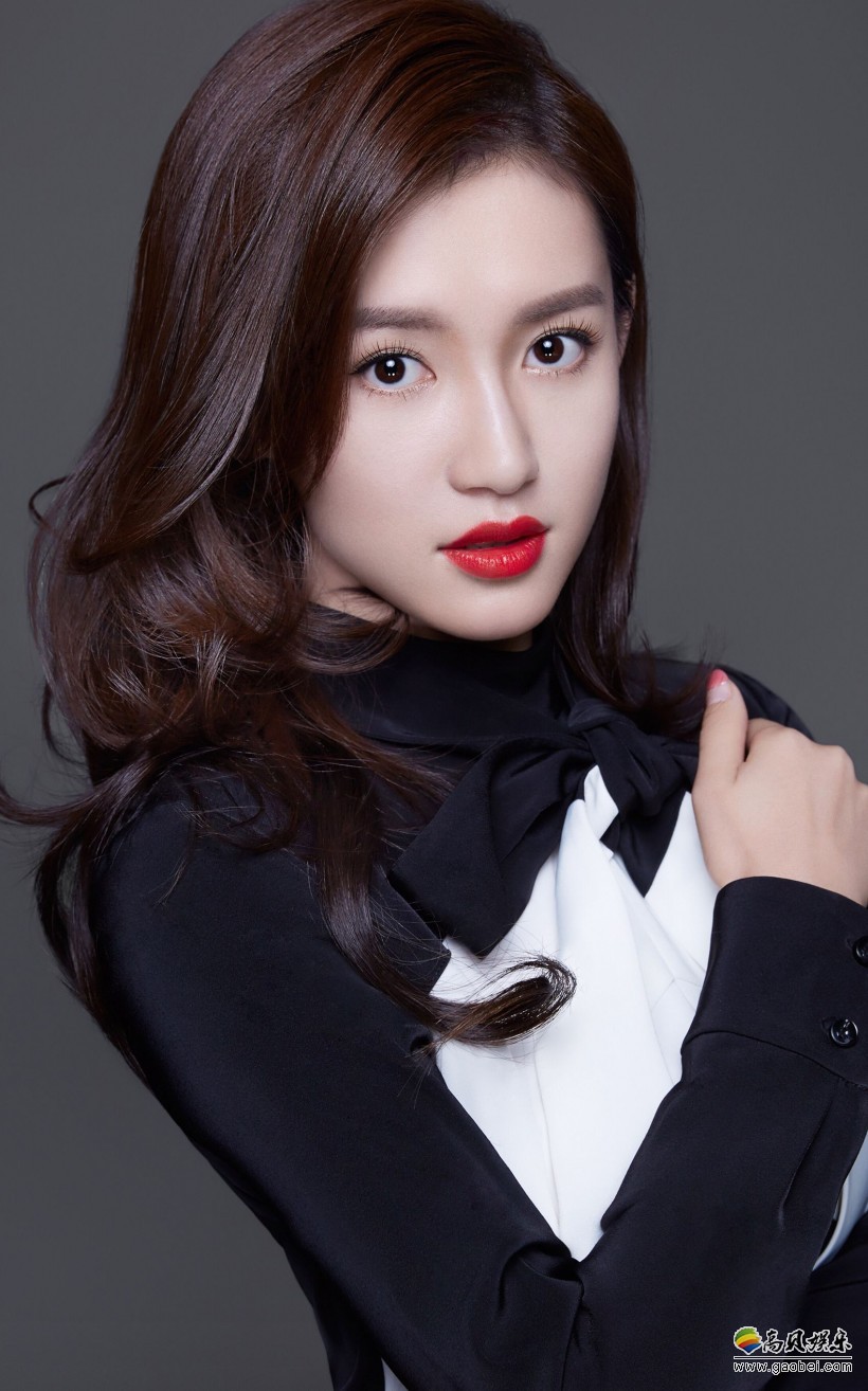 苏青金属风街拍：变身酷玩girl，时尚有个性，帅气十足