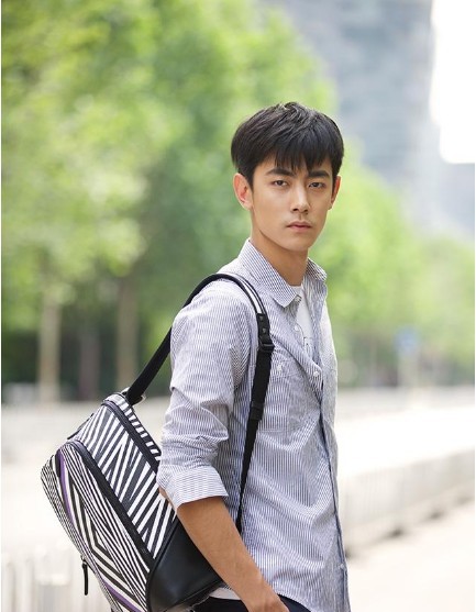 纪凌尘变身杀手里昂：墨镜胡须帽子，简直一模一样，超酷！