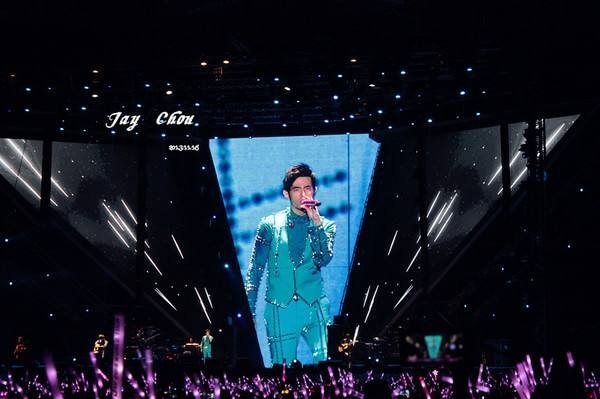 周杰伦杭州演唱会：现场邀请女歌迷点歌，没想到说这样的话！
