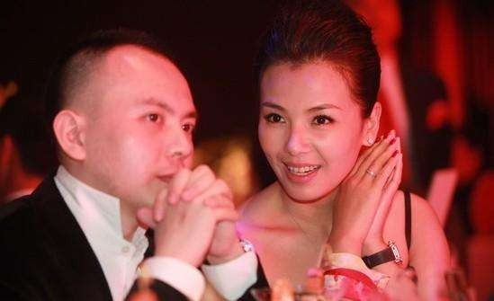 《亲爱的客栈》刘涛与老公吵架摔东西，怒说：别再骂我了！