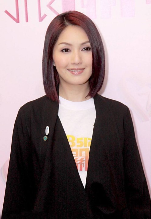 杨千嬅万圣节cos照：神奇女侠惊艳，儿子小巫师造型抢镜