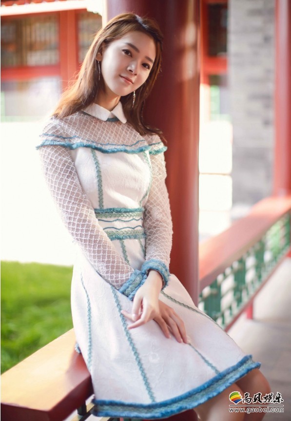 陈瑶秋日大片：元气少女，美中带俏，眉眼如画，灵动可人