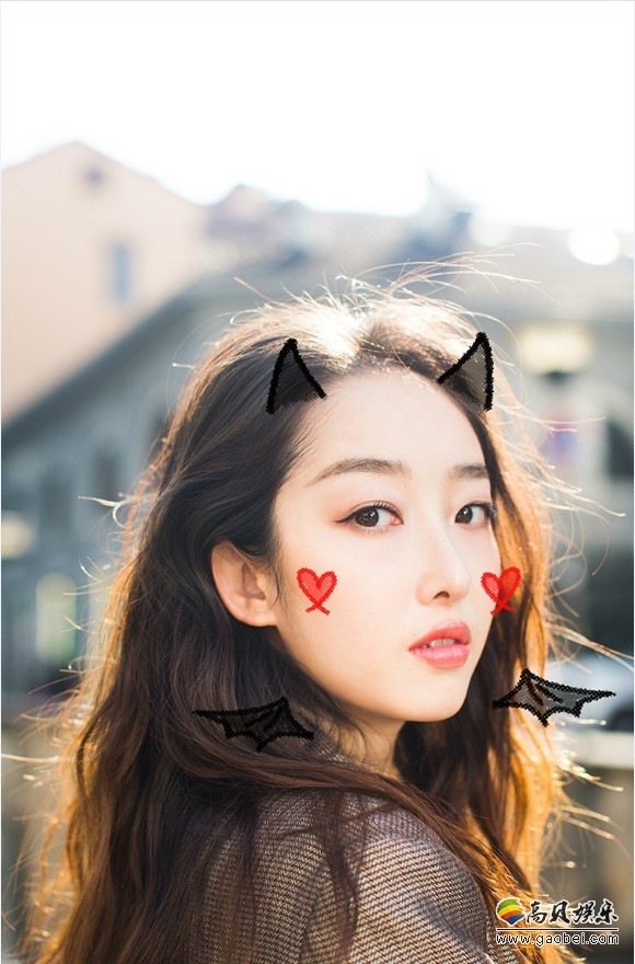 蒋梦婕万圣节化身小恶魔，喂女鬼吃冰淇淋太搞怪