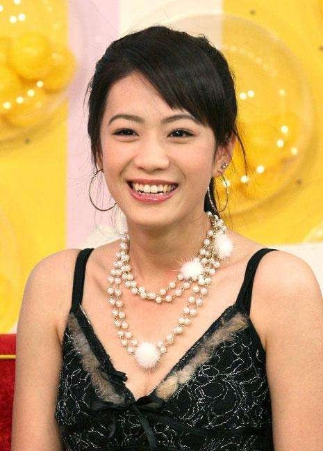 柯以柔老公出轨，婚前签爱妻守则：财产给老婆