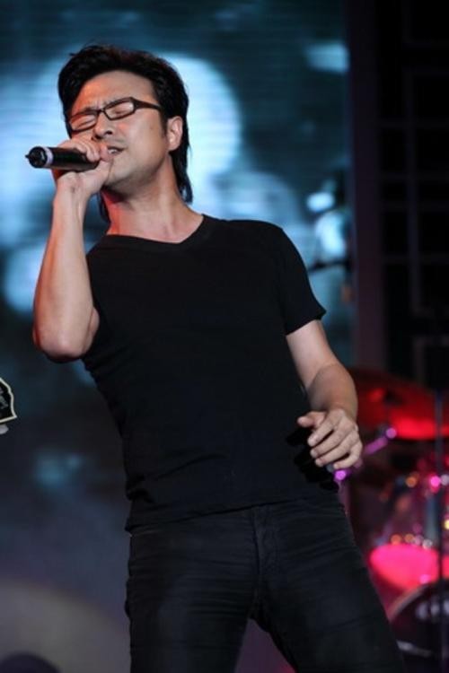 汪峰宣传新单曲《简单的歌》：歌曲送给章子怡