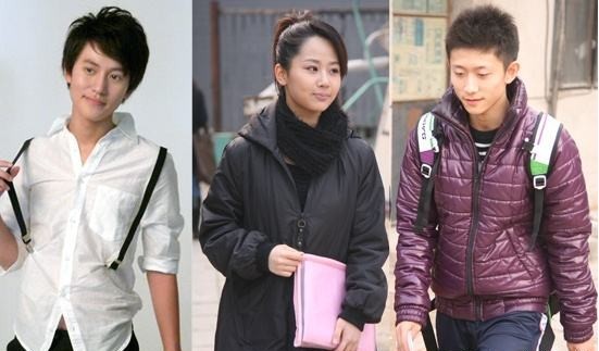 杨紫＆张一山合影，秦俊杰被网友调侃“多余了”