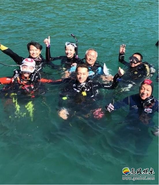过自己生活：吴卓林离家后，吴绮莉与友人相约潜水