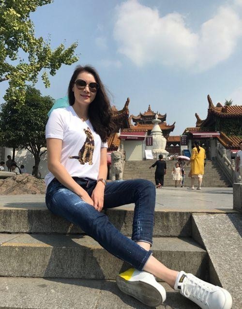 爱子周岁生日，谢杏芳手写短文：你是最好的礼物