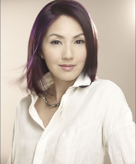 杨千嬅微博晒照：精致妆容，尽显简约干练