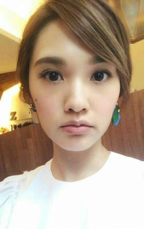 杨丞琳微博晒出：人生第一次吃猕猴桃经历